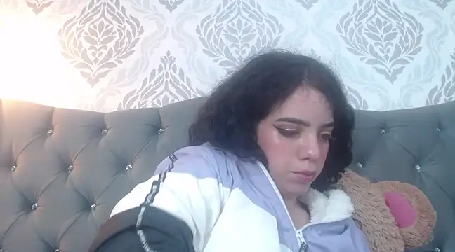 Snapshot of EmmaCowperr chatting on March 19, 2025, 3:19 pm EmmaCowperr online show from March 19, 2025, 3:19 pm