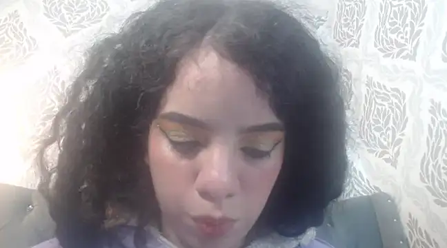 Snapshot of EmmaCowperr chatting on March 21, 2025, 2:51 pm EmmaCowperr online show from March 21, 2025, 2:51 pm