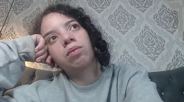 Snapshot of EmmaCowperr chatting on March 22, 2025, 11:53 pm EmmaCowperr online show from March 22, 2025, 11:53 pm