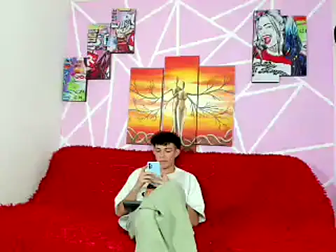 oliverhot2005 online show from January 16, 2025, 8:46 pm