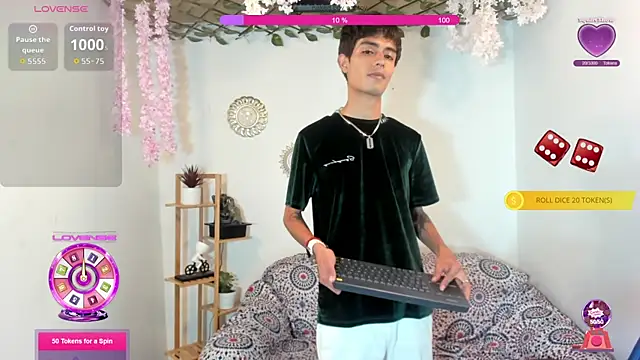 oliverhot2005 online show from September 9, 2025, 11:15 pm