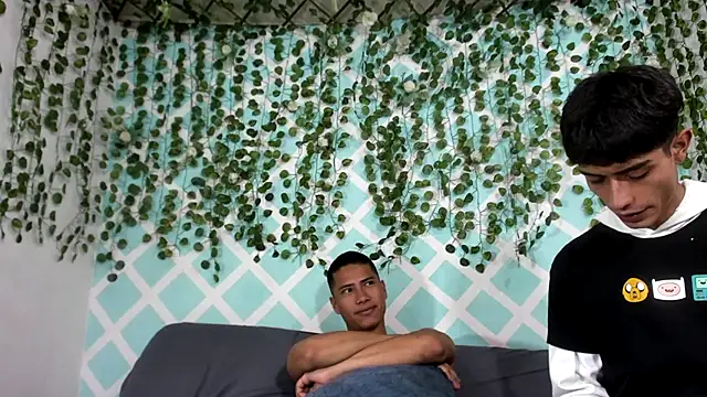 oliverhot2005 online show from October 12, 2025, 4:17 pm