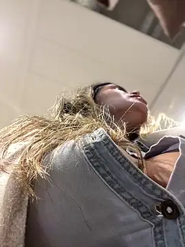 melanny10 online show from December 10, 2024, 1:11 pm