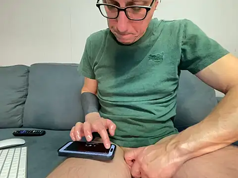 Snapshot of mouser21212 chatting on January 7, 2025, 10:30 pm mouser21212 online show from January 7, 2025, 10:30 pm