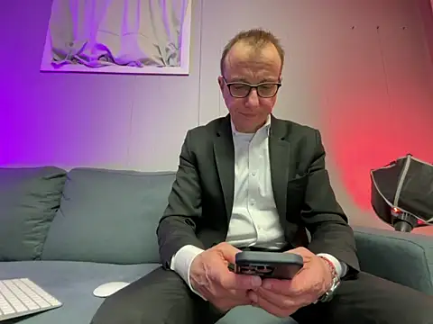 Snapshot of mouser21212 chatting on February 15, 2025, 7:38 am mouser21212 online show from February 15, 2025, 7:38 am