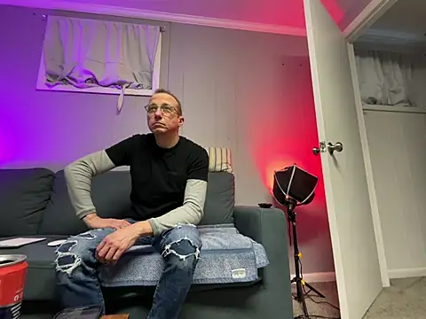 Snapshot of mouser21212 chatting on March 5, 2025, 7:06 pm mouser21212 online show from March 5, 2025, 7:06 pm