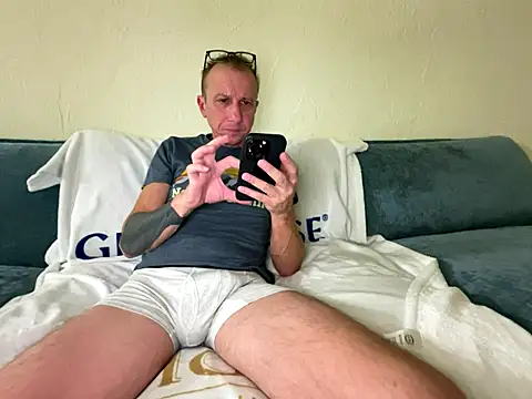 Snapshot of mouser21212 chatting on October 31, 2025, 1:50 am mouser21212 online show from October 31, 2025, 1:50 am