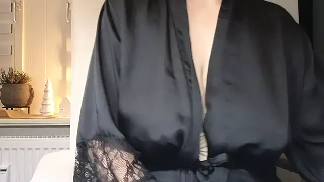 Snapshot of Loona-Lexxington chatting on March 6, 2025, 9:42 pm Loona-Lexxington online show from March 6, 2025, 9:42 pm