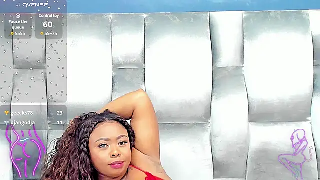 Snapshot of CamilaBenitez chatting on February 7, 2025, 12:53 am CamilaBenitez online show from February 7, 2025, 12:53 am