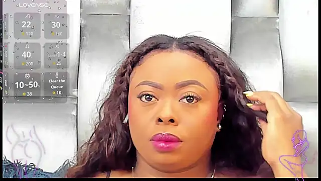 Snapshot of CamilaBenitez chatting on October 3, 2025, 1:35 am CamilaBenitez online show from October 3, 2025, 1:35 am