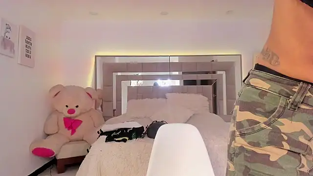 Snapshot of Nicolle_foxy chatting on December 17, 2024, 3:06 pm Nicolle foxy online show from December 17, 2024, 3:06 pm