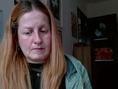 ViioletaMora online show from April 13, 2026, 9:42 pm