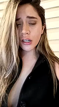 Snapshot of maliciaworld chatting on December 18, 2024, 12:21 am maliciaworld online show from December 18, 2024, 12:21 am