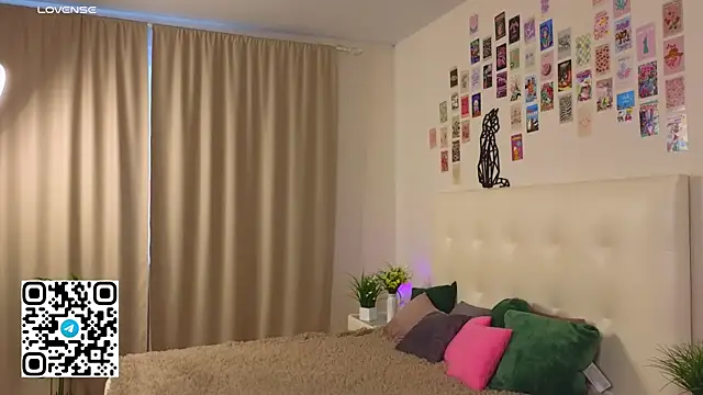 oliviabr0wn0 online show from October 5, 2025, 2:32 am