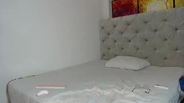 Melody phillips2 online show from January 19, 2025, 10:06 pm