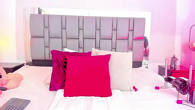 Emily Gil1 online show from February 14, 2025, 2:12 pm