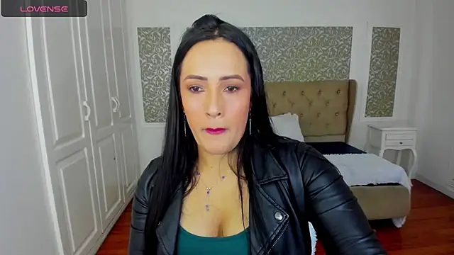 KimWessel  online show from April 15, 2026, 6:37 pm