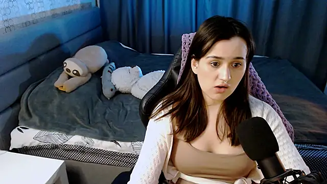 KiraYammy online show from February 6, 2025, 5:09 pm