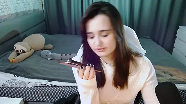 KiraYammy online show from March 17, 2025, 9:45 pm