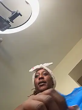 Snapshot of CarlaBeckky chatting on October 15, 2025, 5:13 pm CarlaBeckky online show from October 15, 2025, 5:13 pm