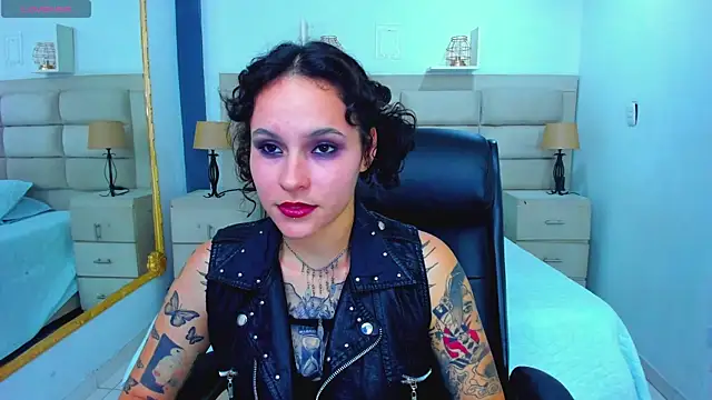 Snapshot of AnnyThompson_ chatting on September 19, 2025, 9:04 pm AnnyThompson online show from September 19, 2025, 9:04 pm