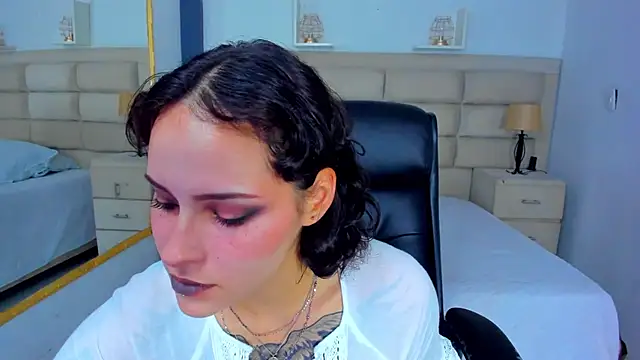 Snapshot of AnnyThompson_ chatting on September 26, 2025, 10:14 pm AnnyThompson online show from September 26, 2025, 10:14 pm