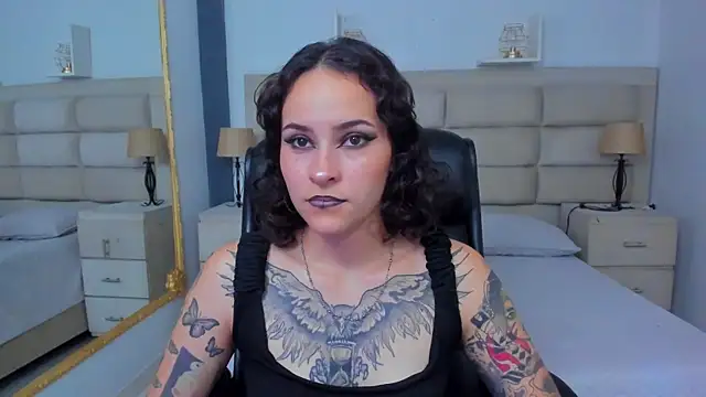 Snapshot of AnnyThompson_ chatting on October 13, 2025, 8:42 pm AnnyThompson online show from October 13, 2025, 8:42 pm