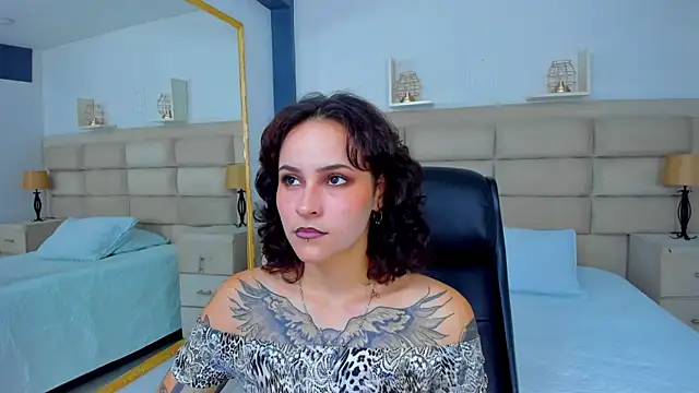 Snapshot of AnnyThompson_ chatting on November 4, 2025, 8:30 pm AnnyThompson online show from November 4, 2025, 8:30 pm