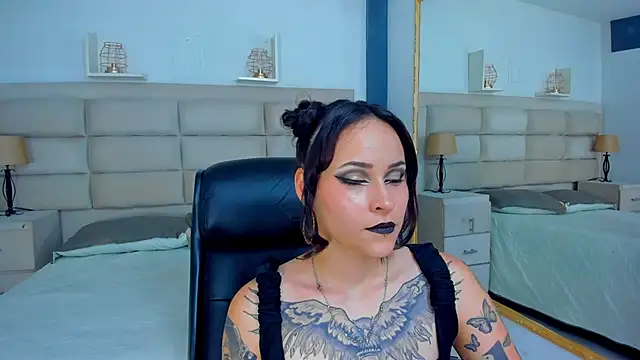 Snapshot of AnnyThompson_ chatting on November 9, 2025, 9:02 pm AnnyThompson online show from November 9, 2025, 9:02 pm