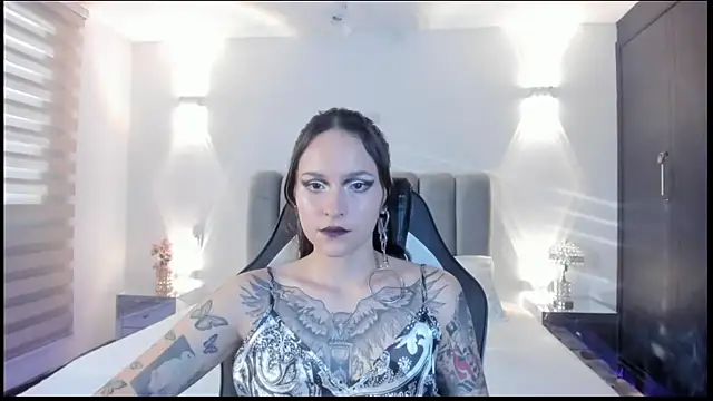 AnnyThompson  online show from February 5, 2026, 10:14 pm