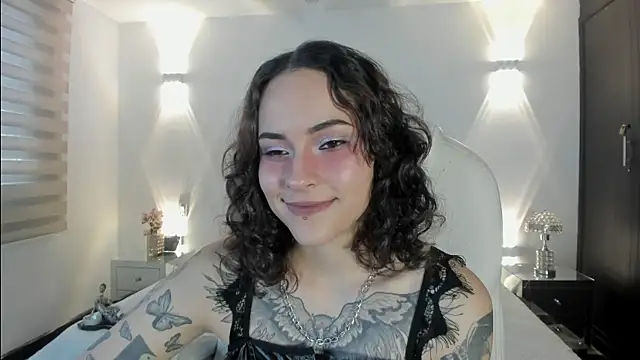 AnnyThompson  online show from February 11, 2026, 10:04 pm