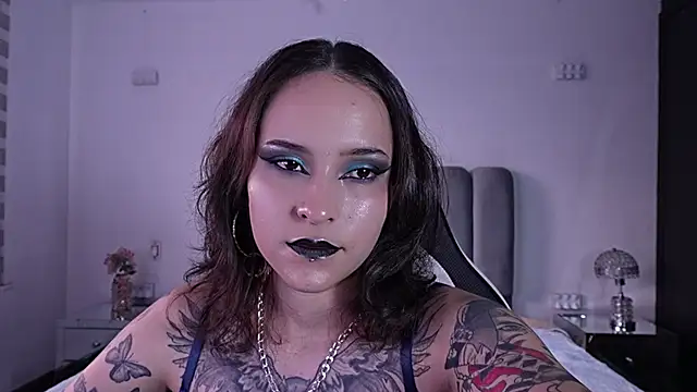 AnnyThompson  online show from March 6, 2026, 9:44 pm