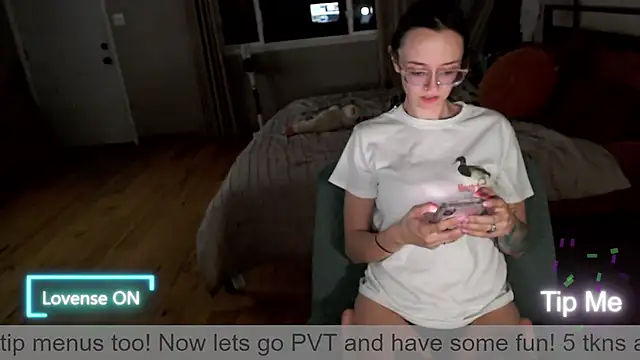 Snapshot of Plantbabeee chatting on May 3, 2026, 4:51 am Plantbabeee online show from May 3, 2026, 4:51 am