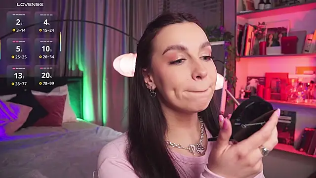 LunaNight online show from February 9, 2025, 12:06 am