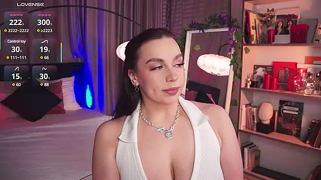 LunaNight online show from February 9, 2025, 8:34 pm