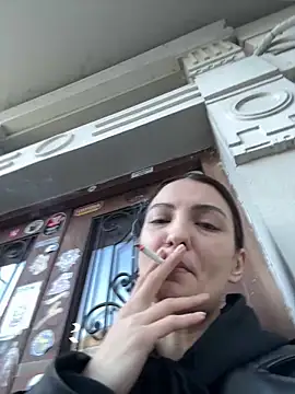 BabeRainbow online show from January 3, 2025, 12:30 pm