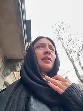 BabeRainbow online show from February 6, 2025, 9:11 am