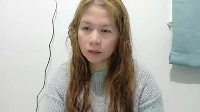 Snapshot of XLennaMX chatting on February 20, 2026, 9:48 pm XLennaMX online show from February 20, 2026, 9:48 pm