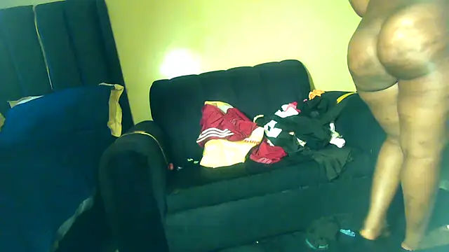 Mila Melanie online show from April 2, 2026, 1:42 pm