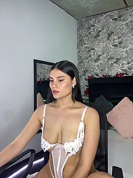 Snapshot of Maylin_Garcia chatting on February 19, 2025, 6:21 pm Maylin Garcia online show from February 19, 2025, 6:21 pm