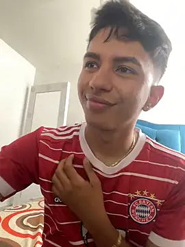 Leonarrrd 01 online show from December 17, 2024, 6:09 pm