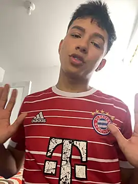 Leonarrrd 01 online show from December 28, 2024, 4:52 pm