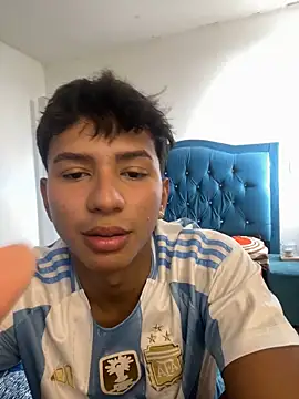 Leonarrrd 01 online show from October 5, 2025, 7:56 pm