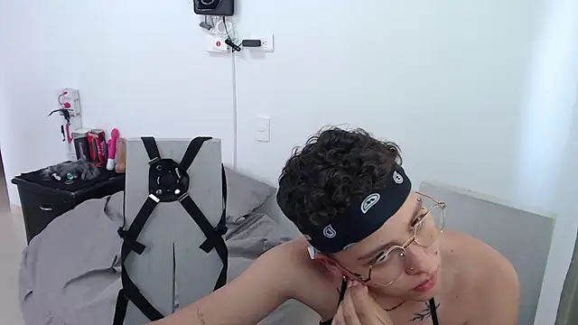 Antonella Cruz02 online show from March 16, 2025, 8:11 pm