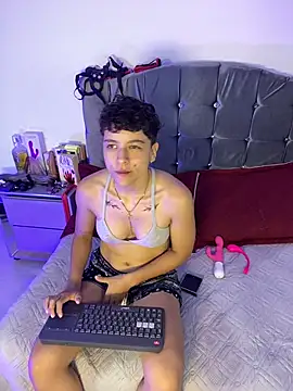 Antonella Cruz02 online show from May 18, 2026, 4:07 am