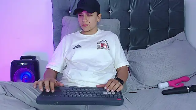 Antonella Cruz02 online show from July 29, 2026, 1:15 am