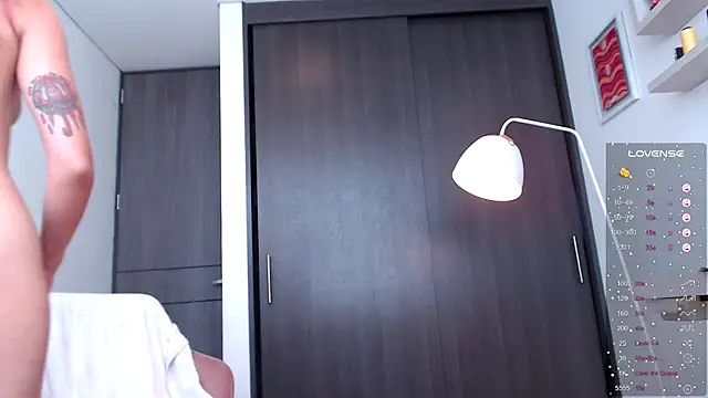 chloebritto online show from December 19, 2024, 4:13 pm