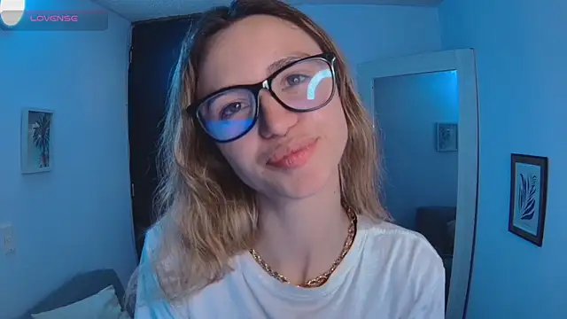 Lucy Princes online show from March 19, 2025, 10:20 pm