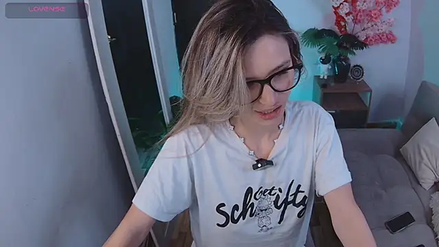 Lucy Princes online show from September 30, 2025, 6:29 am