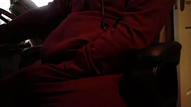 Snapshot of IrishCock30 chatting on December 18, 2025, 2:56 pm IrishCock30 online show from December 18, 2025, 2:56 pm